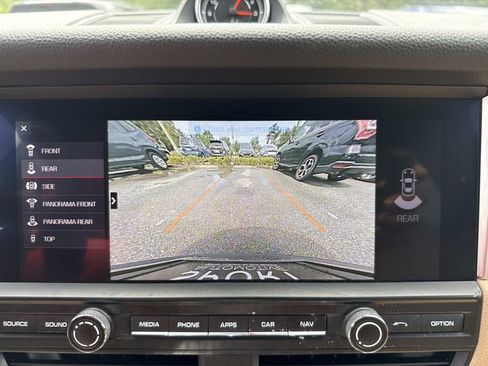 Used 2021 Porsche Macan AWD/4WD image 34