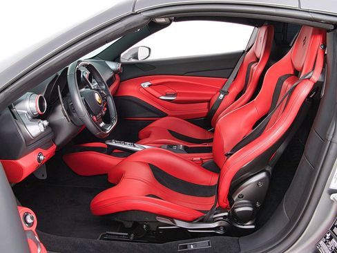 Certified 2023 Ferrari F8 Tributo RWD image 5