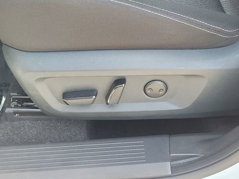 Used 2025 Nissan Rogue SV image 27