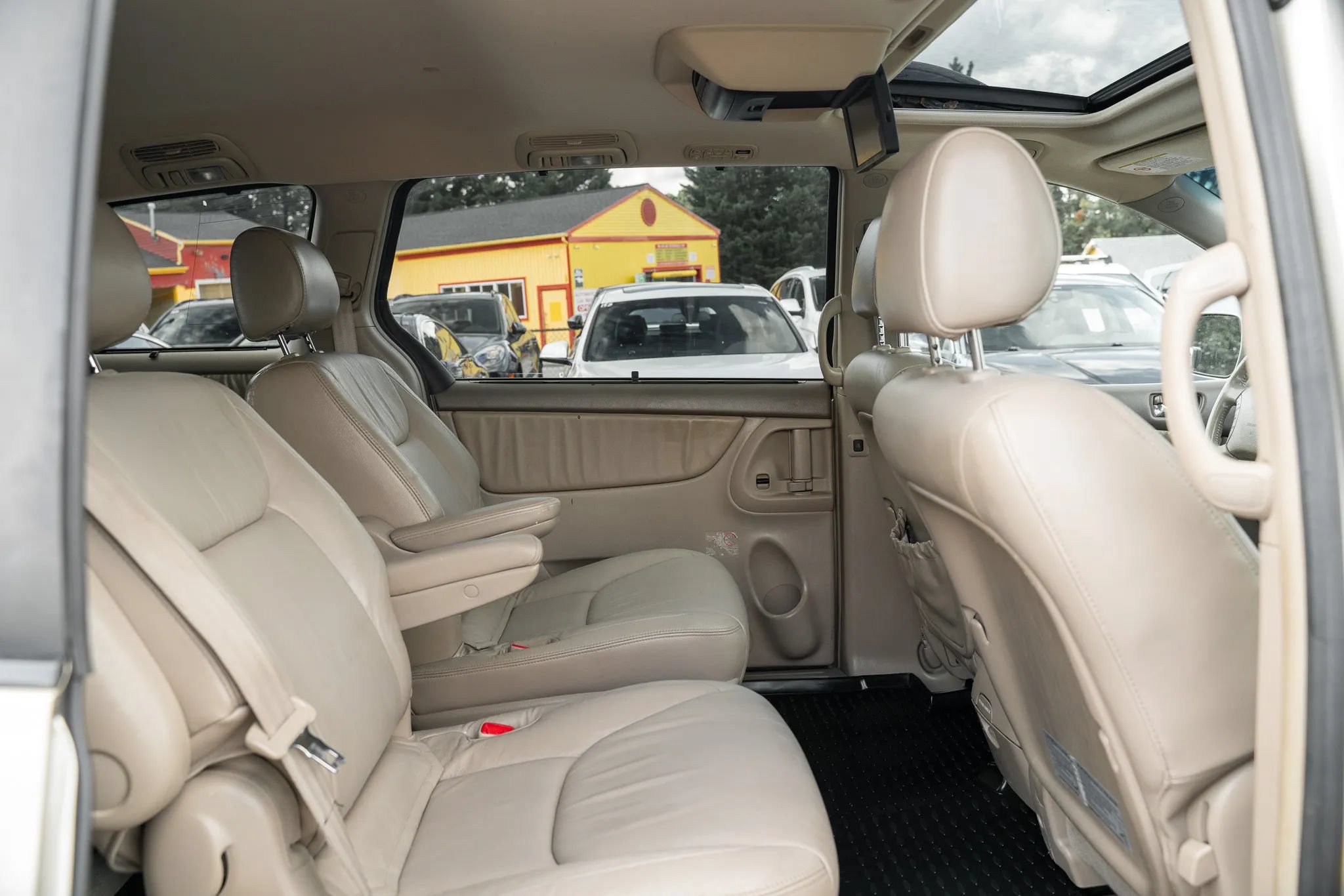 Used 2004 Toyota Sienna XLE w/ XLE Pkg 19 FWD image 13