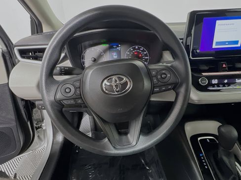 Used 2025 Toyota Corolla LE w/ Convenience Package image 18