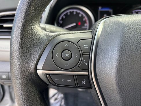 Used 2022 Toyota Camry LE image 21