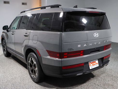 Used 2025 Hyundai Santa Fe SEL FWD image 9