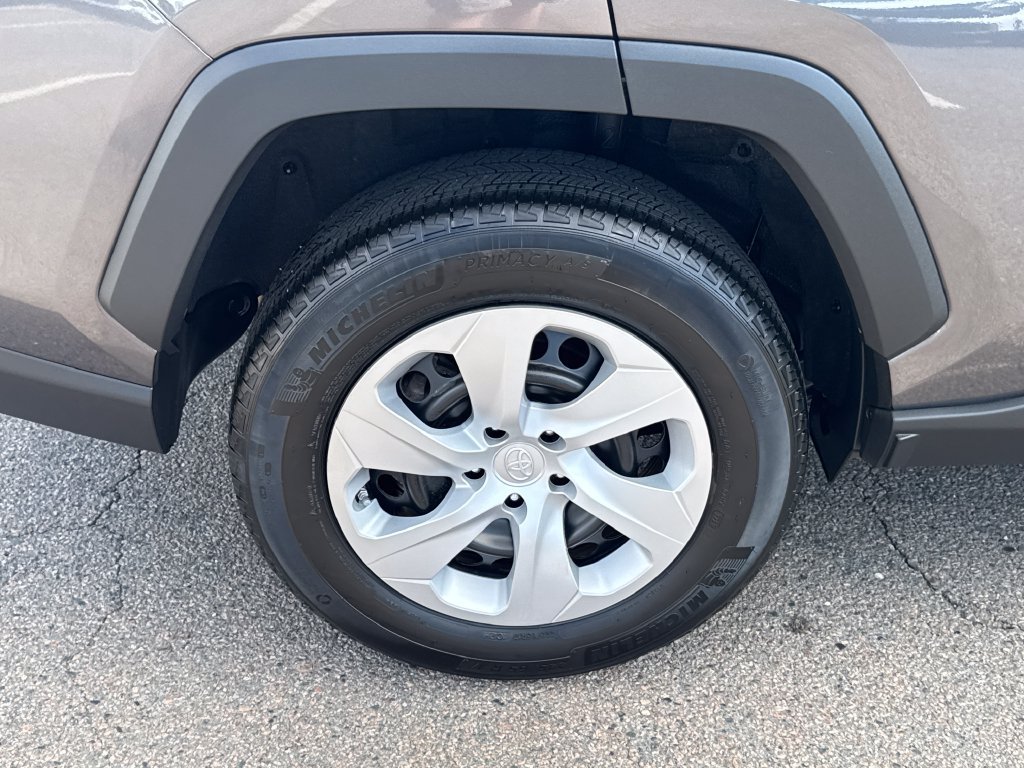 Used 2024 Toyota RAV4 LE AWD/4WD image 40