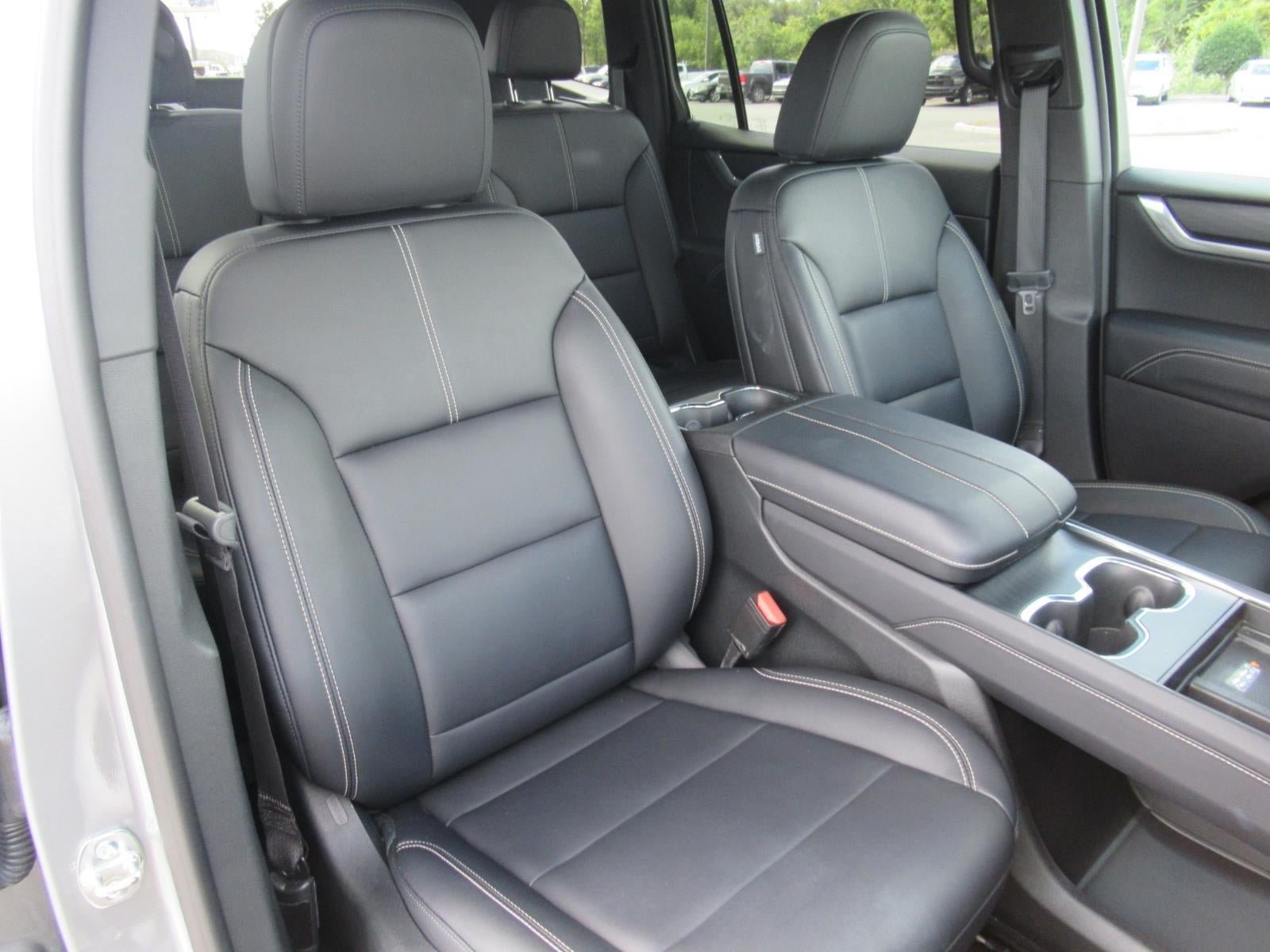 Used 2026 GMC Acadia Elevation w/ Elevation Premium Package FWD image 10
