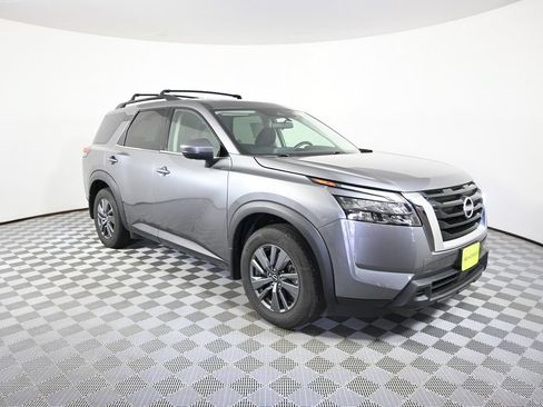 Used 2024 Nissan Pathfinder SV w/ SV Premium Package AWD/4WD image 9