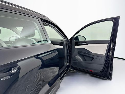 Used 2025 Volkswagen Taos S FWD image 30