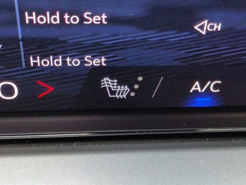 Used 2024 Chevrolet Traverse LT FWD image 23