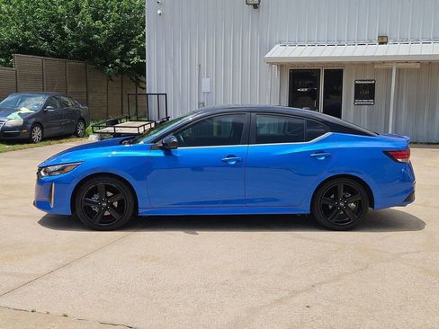 Used 2025 Nissan Sentra SR w/ SR Premium Package FWD image 7
