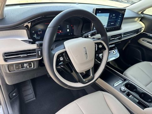 New 2026 Lincoln Corsair Premiere image 32