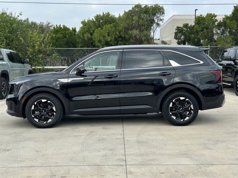 Used 2025 Kia Sorento S w/ Panoramic Sunroof Package image 9