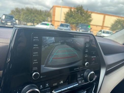 Used 2022 Toyota Highlander XLE image 13