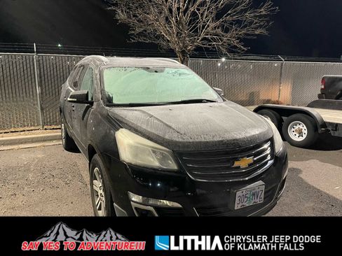 Used 2017 Chevrolet Traverse LT image 1