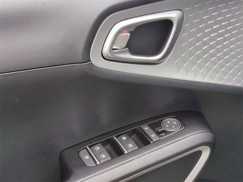 Used 2025 Kia Soul S image 21