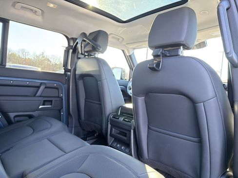 Used 2025 Land Rover Defender 110 S image 14