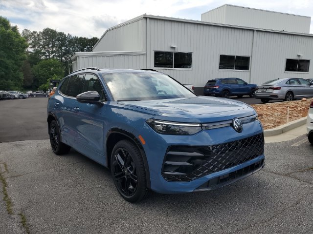 New 2026 Volkswagen Tiguan SE R-Line FWD image 3
