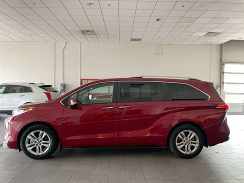 Used 2024 Toyota Sienna Limited AWD/4WD image 2