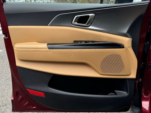 Used 2024 Kia Carnival LX image 13