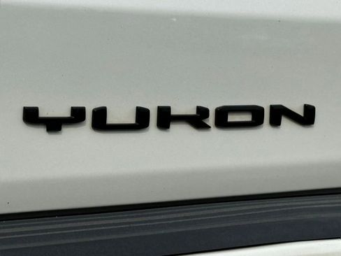Used 2024 GMC Yukon XL Denali AWD/4WD image 10