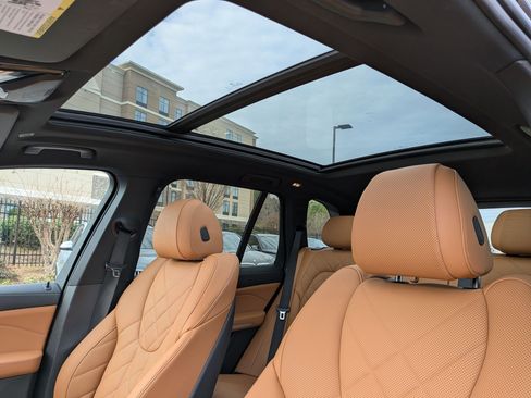 Used 2024 BMW X5 xDrive40i w/ Premium Package image 17