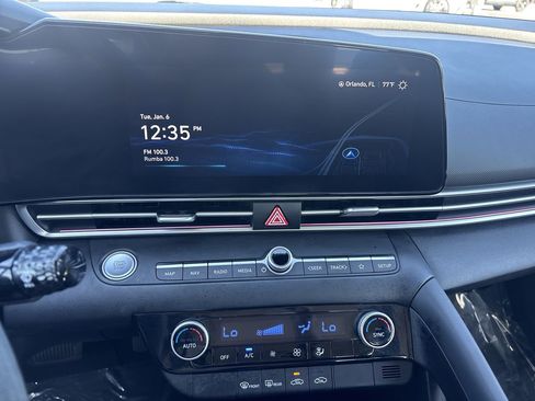 Used 2024 Hyundai Elantra SEL image 20