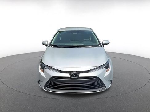 Used 2025 Toyota Corolla LE FWD image 4