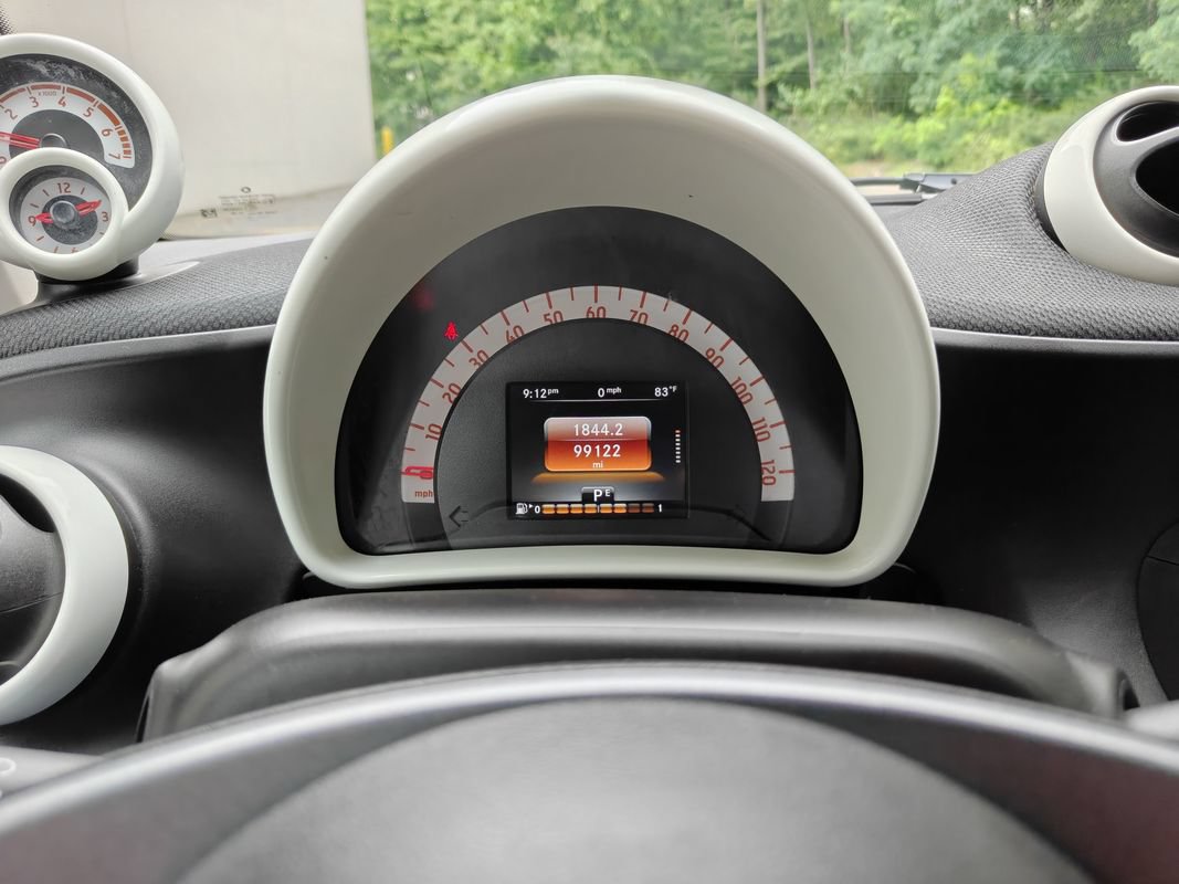 Used 2017 smart fortwo pure RWD image 12