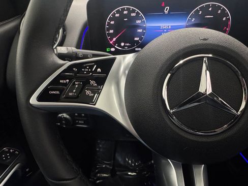 Used 2026 Mercedes-Benz GLB 250 image 16