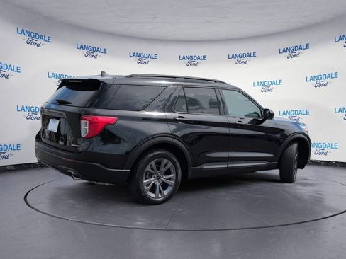 Used 2022 Ford Explorer XLT w/ Equipment Group 202A AWD/4WD image 4