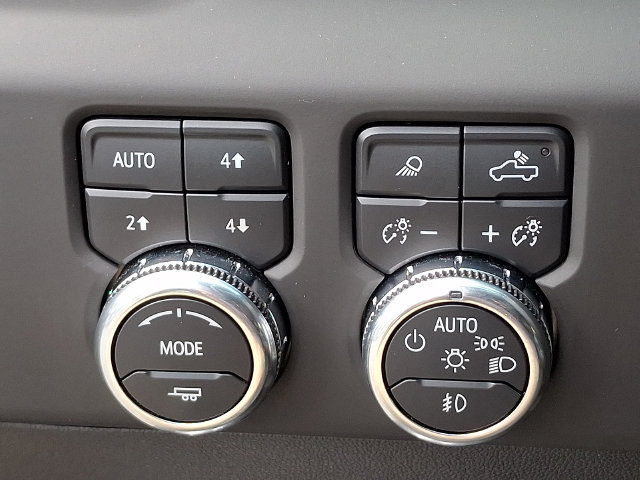 Used 2025 GMC Sierra 2500 AT4 w/ AT4 Premium Plus Package AWD/4WD image 25