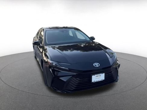 Used 2025 Toyota Camry LE image 2