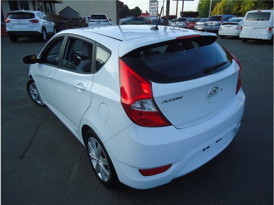 Used 2013 Hyundai Accent SE FWD image 8
