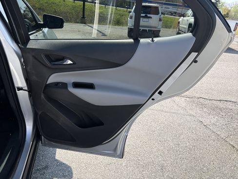 Used 2020 Chevrolet Equinox LT image 18