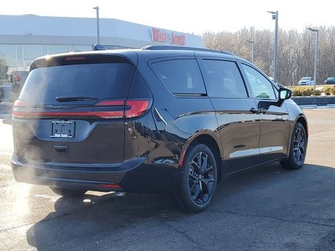 New 2026 Chrysler Pacifica Select image 7