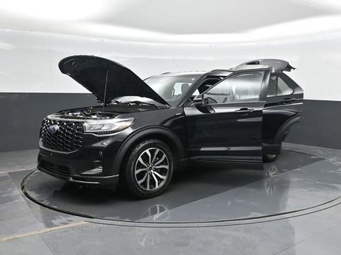 Used 2025 Ford Explorer ST-Line w/ Premium Package image 44