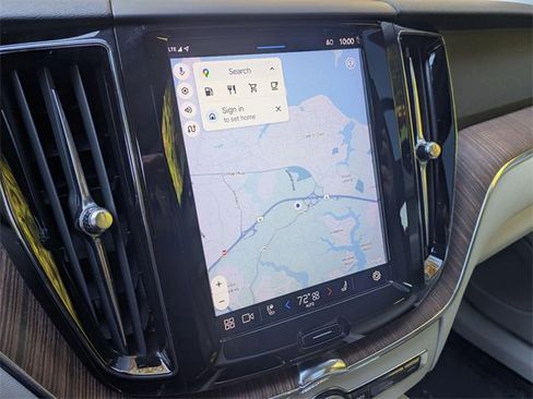 Certified 2022 Volvo XC60 B5 Momentum w/ Advanced Package image 11