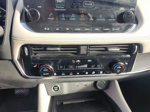 Used 2021 Nissan Rogue SL w/ Premium Package image 11