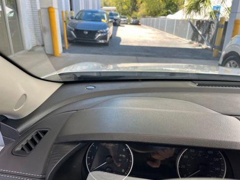 Used 2025 Nissan Sentra SV image 32