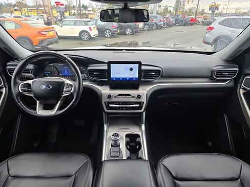 Used 2023 Ford Explorer XLT w/ Equipment Group 202A image 11