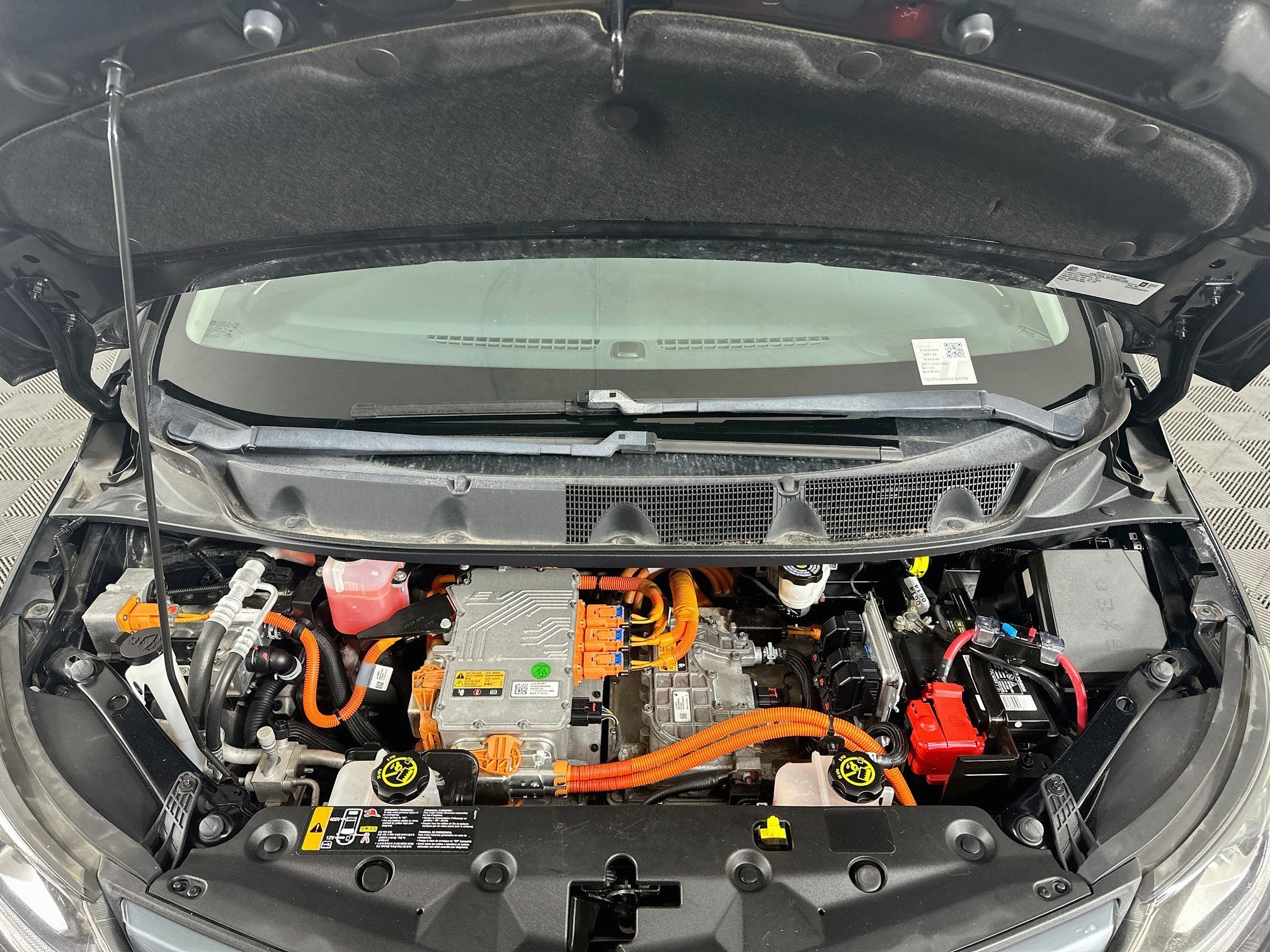 Used 2017 Chevrolet Bolt Premier w/ Driver Confidence II Package FWD image 33