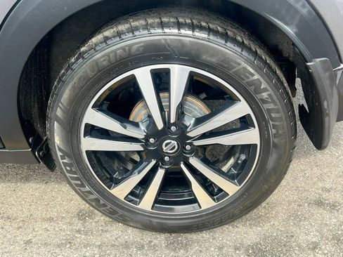 Used 2019 Nissan Kicks SV FWD image 11