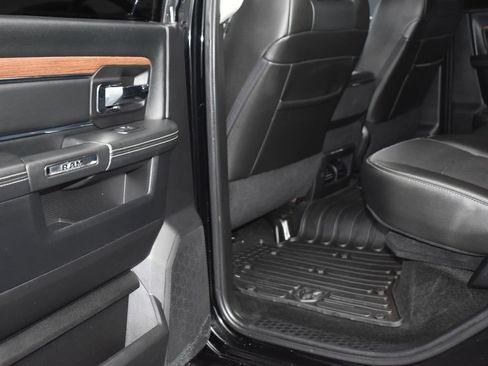 Used 2015 RAM 2500 Laramie w/ Black Appearance Group image 9