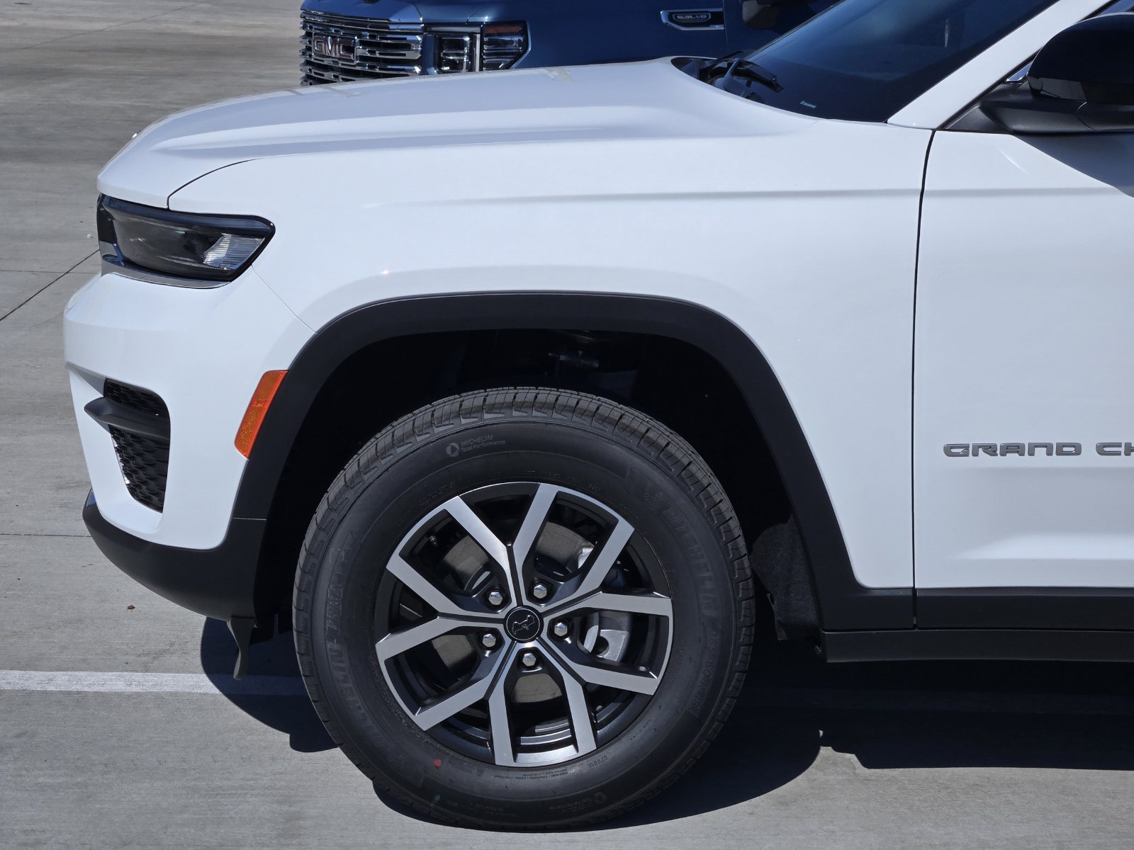 New 2027 Jeep Grand Cherokee Laredo X RWD image 10