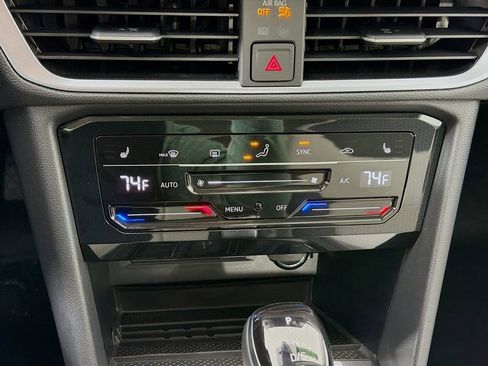 New 2026 Volkswagen Taos SE AWD/4WD image 16