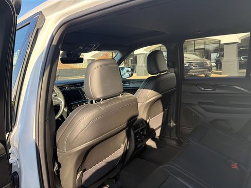 New 2025 Jeep Grand Cherokee Altitude image 20