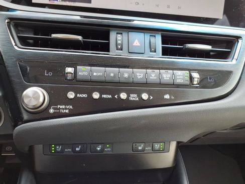 Used 2024 Lexus ES 350 w/ Premium Package FWD image 16