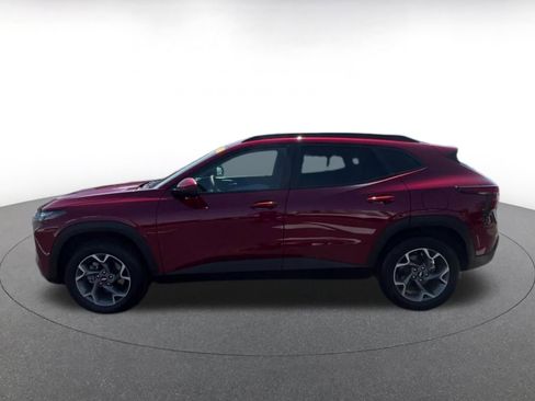 Used 2025 Chevrolet Trax LT FWD image 9