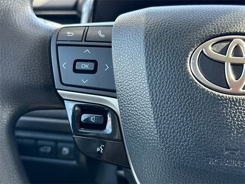 Used 2025 Toyota Camry LE image 28