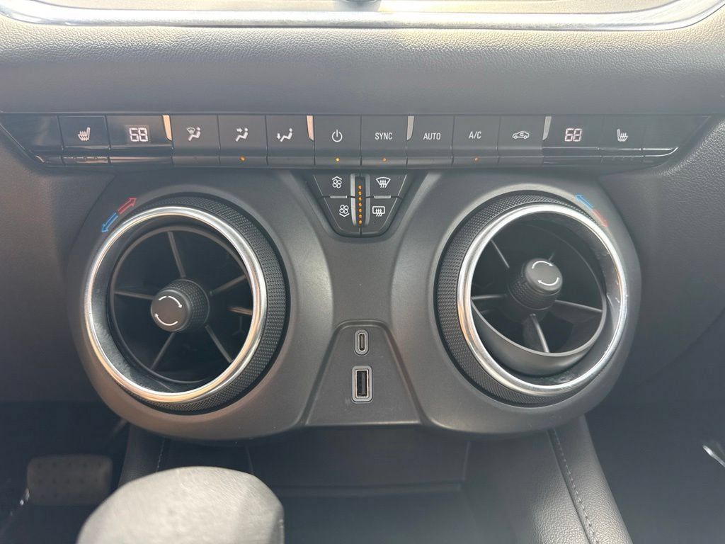 Used 2022 Chevrolet Blazer LT FWD image 22