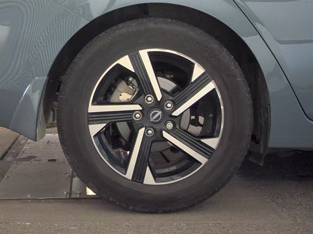 Used 2024 Nissan Sentra SV FWD image 5